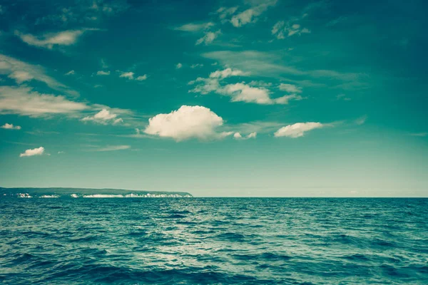 Güzel Deniz Manzarası Deniz Ufku Gökyüzü Sakin Bir Sahne Mavi — Stok fotoğraf