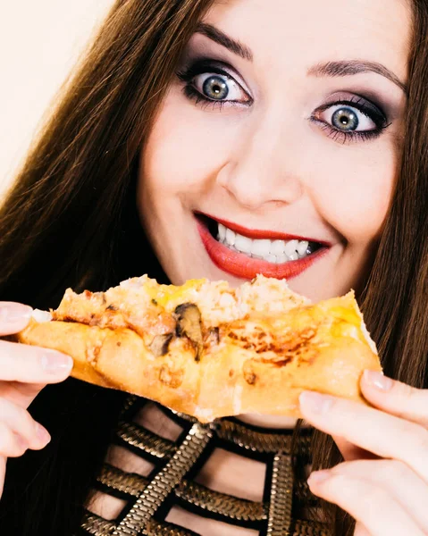 Junge Frau Isst Heiße Frische Pizzascheiben Leckeres Fast Food Essen — Stockfoto