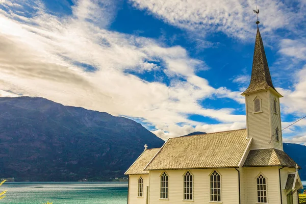 Noorse Witte Houten Kerk Nes Dorp Bij Fjord Lusterfjord Provincie — Stockfoto