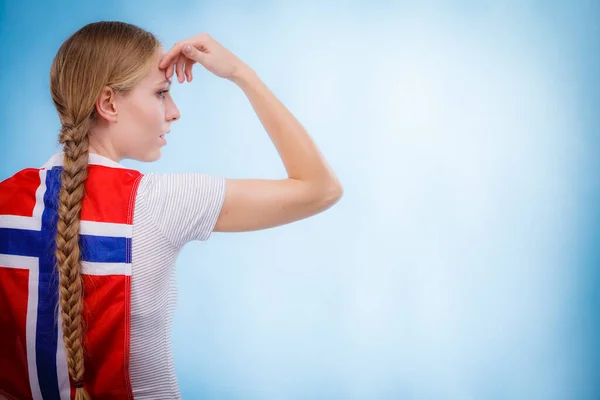 Chica Rubia Trenza Pelo Con Bandera Noruega Espalda Copiar Área — Foto de Stock