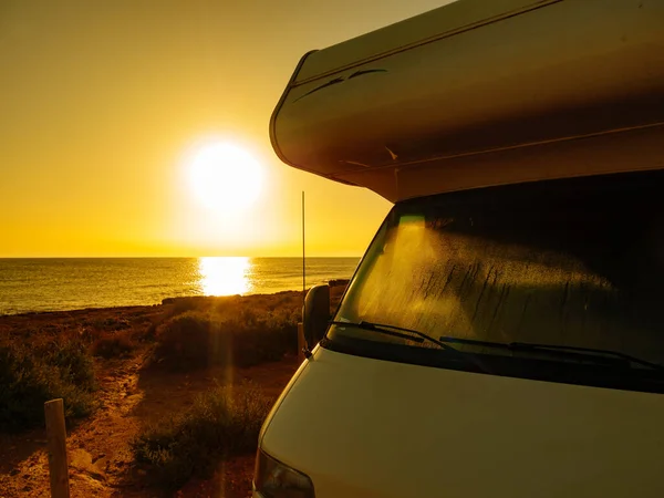 Vehículo Recreativo Campista Amanecer Costa Mediterránea España Camping Playa Naturaleza —  Fotos de Stock