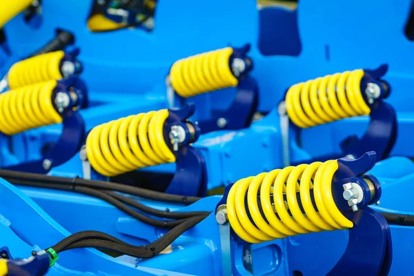 Groot Hard Gemaakt Van Staal Gele Kleur Veer Bij Blauwe — Stockfoto