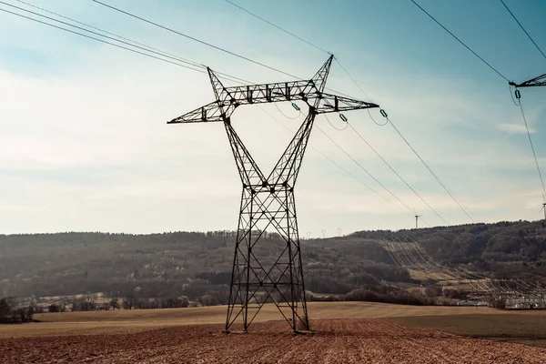 Elöverföring Pylon Kraftledning Spänningstorn Stolpe Vår Jordbrukslandskap — Stockfoto