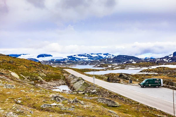 Lakókocsi Furgon Kocsikázik Norvég Hegyvidék Norvég Nemzeti Turisztikai Festői Útvonal — Stock Fotó