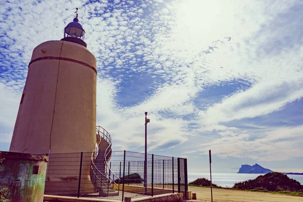 Faro Carbonera Ubicado Roca Punta Mala Gibraltar Lejos Alcaidesa España —  Fotos de Stock