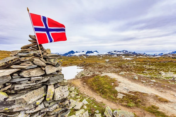 Piedra Alta Con Bandera Noruega Ruta Turística Nacional Sognefjellet Mirador — Foto de Stock