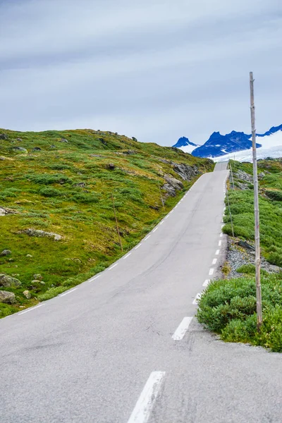 Strada Asfaltata Nelle Montagne Norvegesi Itinerario Turistico Sognefjellet Norvegia — Foto Stock