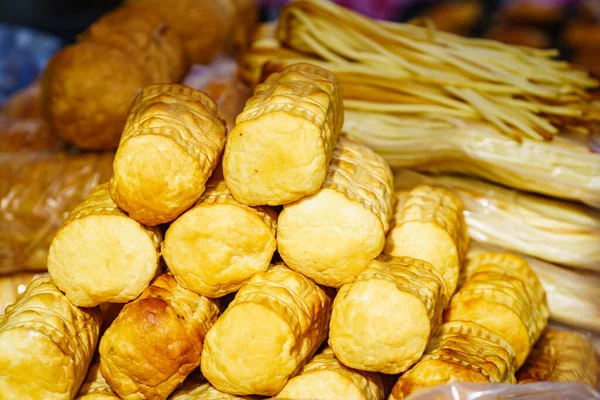 Trozos Tradicionales Queso Pulido Oscypek Mercado Puesto Aire Libre —  Fotos de Stock