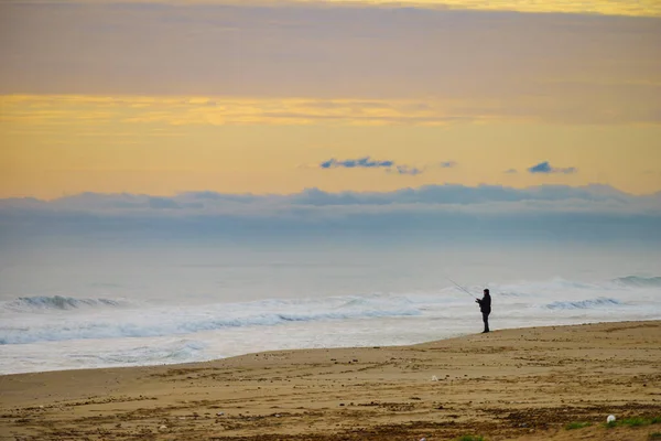 Angler Mit Angelrute Meeresufer Morgen Spanien Costa Blanca — Stockfoto