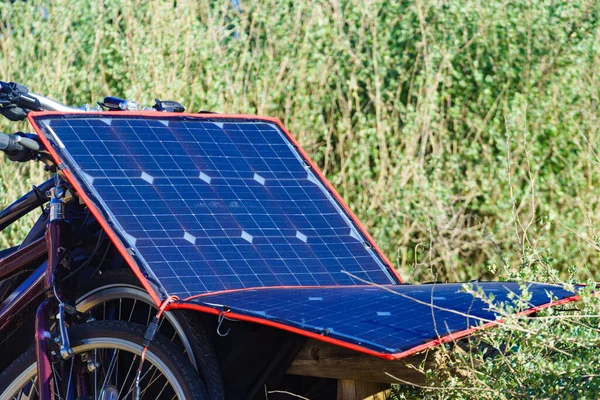 Pannelli Fotovoltaici Solari Portatili Ricarica Batterie All Aperto Uso Durante — Foto Stock