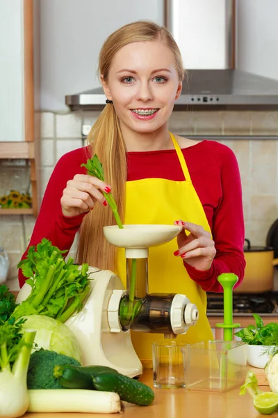 Bevande Buone Salute Concetto Colazione Dietetica Giovane Donna Cucina Che — Foto Stock