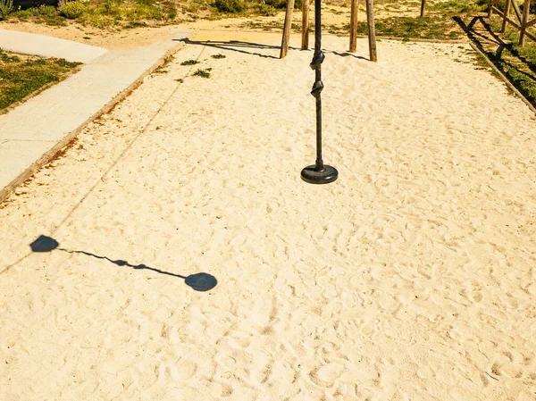 具有公园自然空座位的拉链丝 缆绳空中滑行跑道 山区休息区位于西班牙阿利坎特地区 科斯塔布兰卡假日 — 图库照片