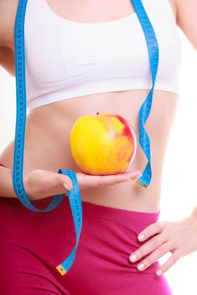 Dieta. Cintura de fitness mulher ajuste menina com fita métrica e maçã — Fotografia de Stock