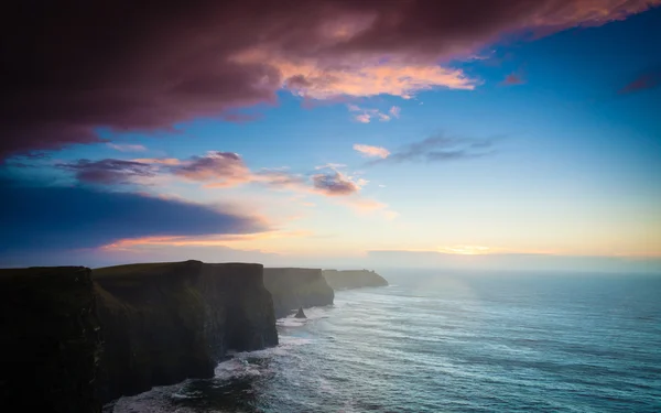 Gün batımında Avrupa Clare İrlanda 'da Moher Kayalıkları. — Stok fotoğraf