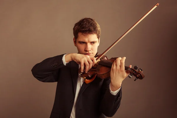 Violinista homem tocando violino. Música clássica arte — Fotografia de Stock