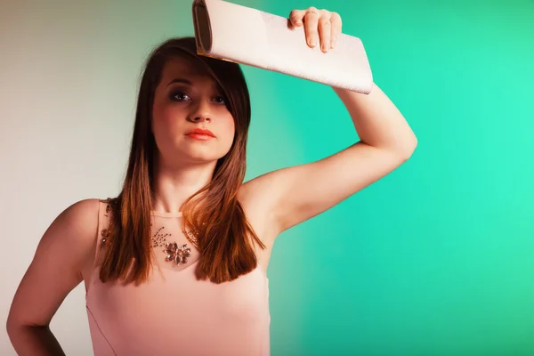 Menina da moda com bolsa elegante — Fotografia de Stock