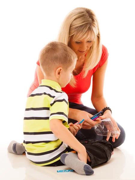 Moeder en zoon tekenen samen — Stockfoto