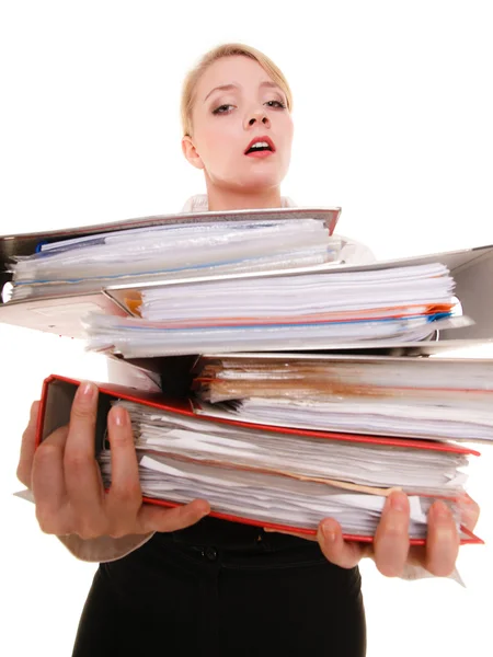 Femme d'affaires tenant pile de dossiers documents — Photo