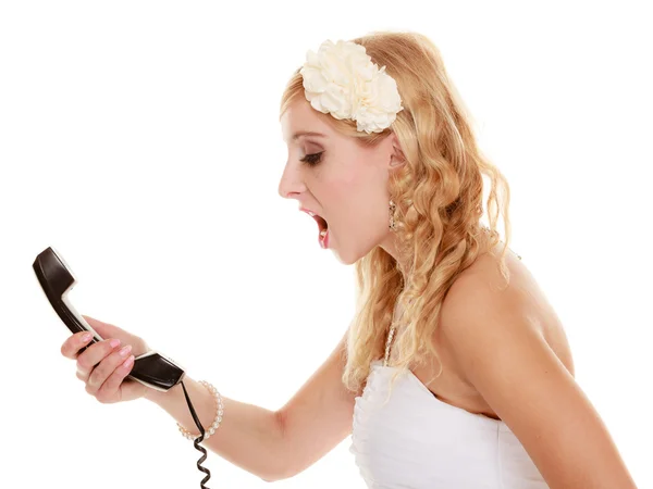 Boda. Mujer enojada furia novia hablando por teléfono — Foto de Stock