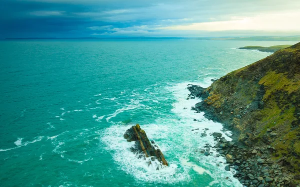 Panorama irlandese. Costa atlantica oceano costa scenario. — Foto Stock