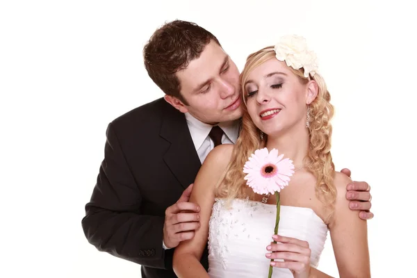 Portrét šťastné nevěsty a ženicha na bílém pozadí — Stock fotografie