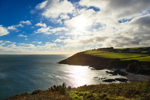 Iers landschap. kustlijn Atlantische kust County Cork, Ierland — Stockfoto
