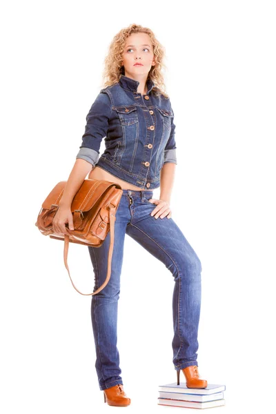 Moda jeans. Menina estudante de comprimento total em livros de bolsa de jeans azul — Fotografia de Stock