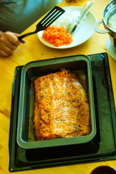 Bife de salmão grelhado — Fotografia de Stock