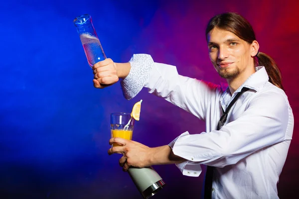 Young man bartender pouring a drink — Stock Photo, Image