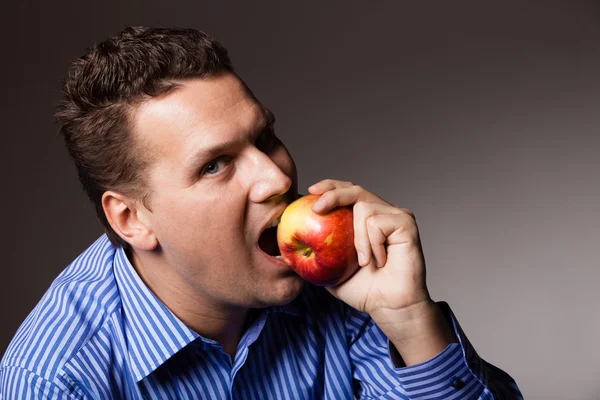 Diet nutrition. Happy man biting apple fruit — Stock Photo, Image