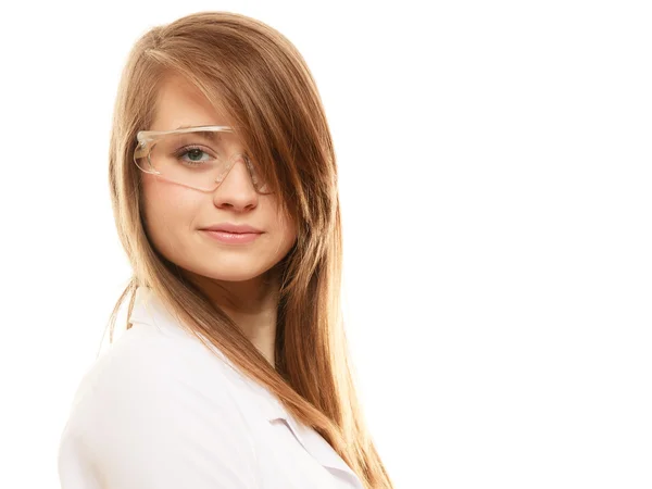Εργαστήριο. Χημικός γυναίκα σε γυαλιά γυαλιά απομονώνονται — Φωτογραφία Αρχείου