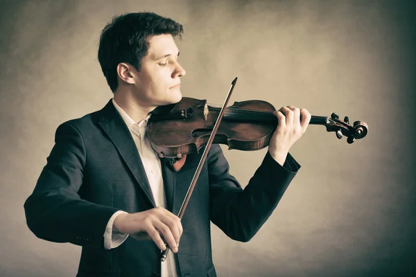 Man violinist playing violin. Classical music art — Stock Photo, Image