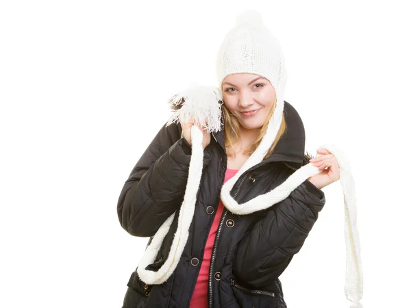 Wintervakantie. vrolijk meisje in warme kleren. — Stockfoto