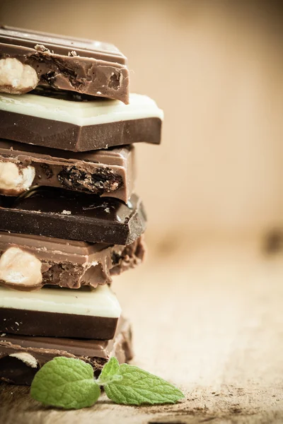 Stapel van verschillende soorten chocolade — Stockfoto