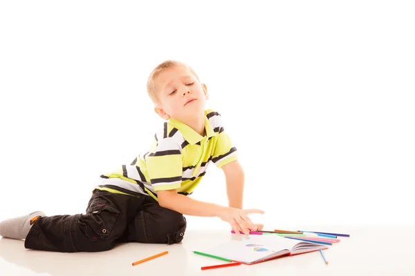 Menino criança desenho com lápis de cor — Fotografia de Stock