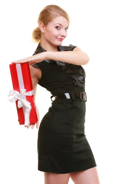 Vacaciones amor concepto de felicidad - chica con caja de regalo — Foto de Stock