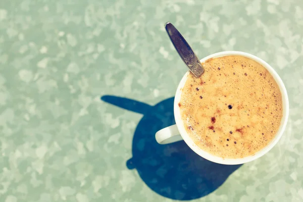 Drank. kopje koffie warm drankje op grijs — Stockfoto