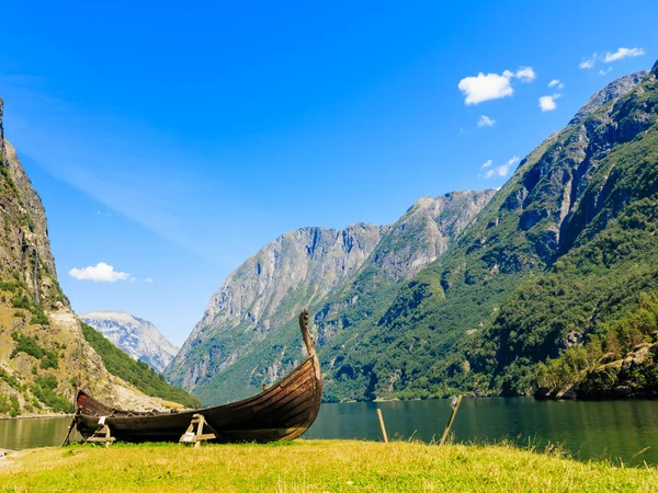 Горы Норвегии и фьорды — стоковое фото