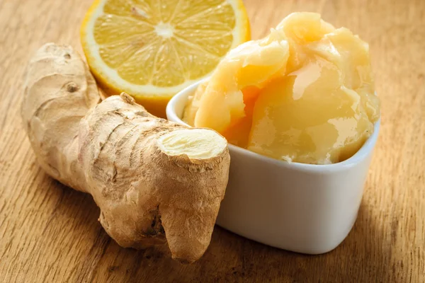 Ginger root, honey and lemon — Stock Photo, Image