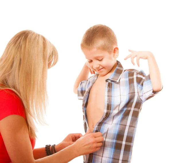 Mother and son buttoning on shirt — Stock Photo, Image