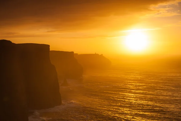 Cliffs of Moher at sunset — Stock Photo, Image