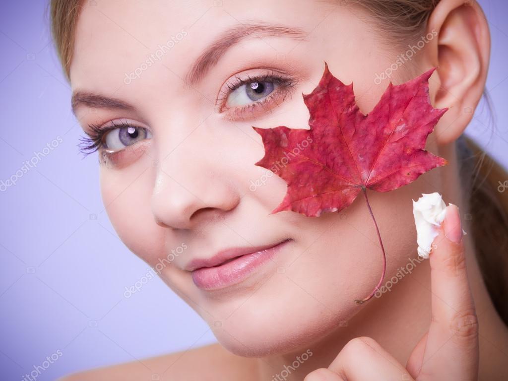 кожа лица осенью. сухая кожа осенью. косметолог осень. кожа лица осенью. лицо и осень косметология.