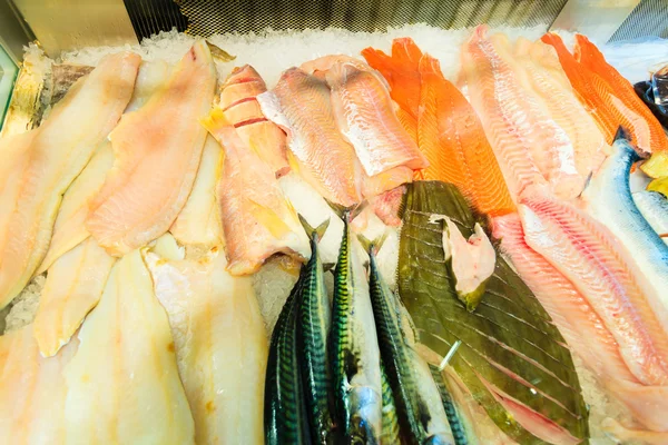 Fishes at fish market — Stock Photo, Image