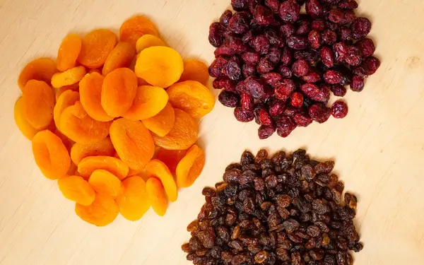 Trockenfrüchte Rosinen Aprikosen Preiselbeeren — Stockfoto