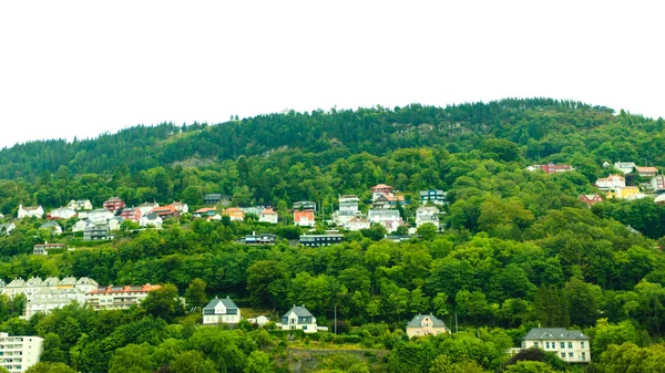 Σπίτια σε λόφους στην πόλη bergen — Φωτογραφία Αρχείου