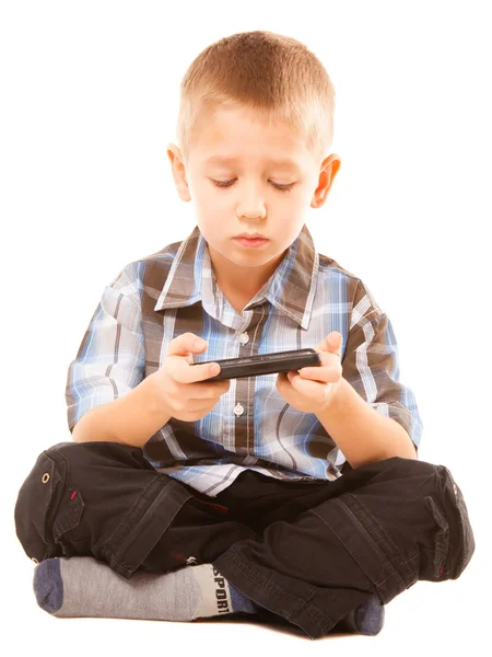 在智能手机上玩游戏的男孩 — 图库照片