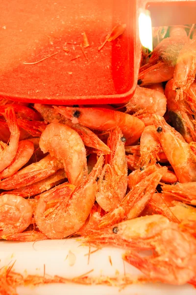 Shrimps at fish market — Stock Photo, Image