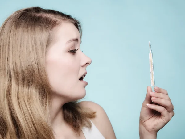 Sick girl checking thermometer — Stock Photo, Image