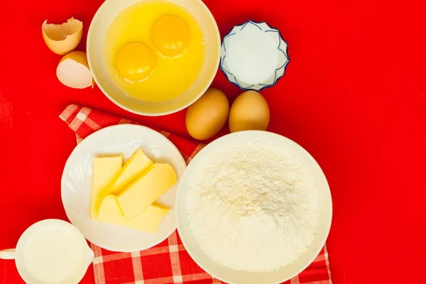 Kek malzemeler ve mutfak araçları — Stok fotoğraf