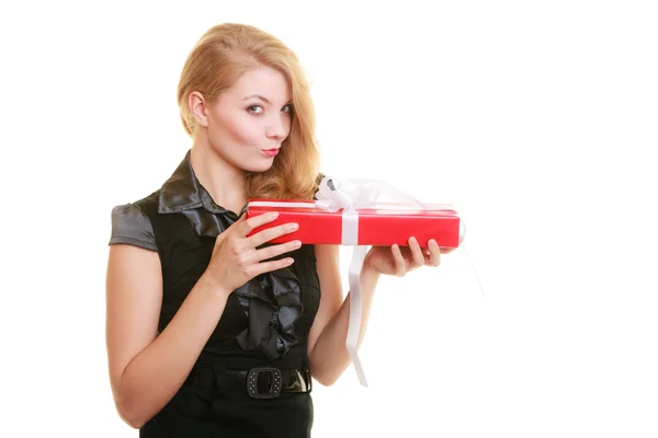 Chica con caja de regalo — Foto de Stock